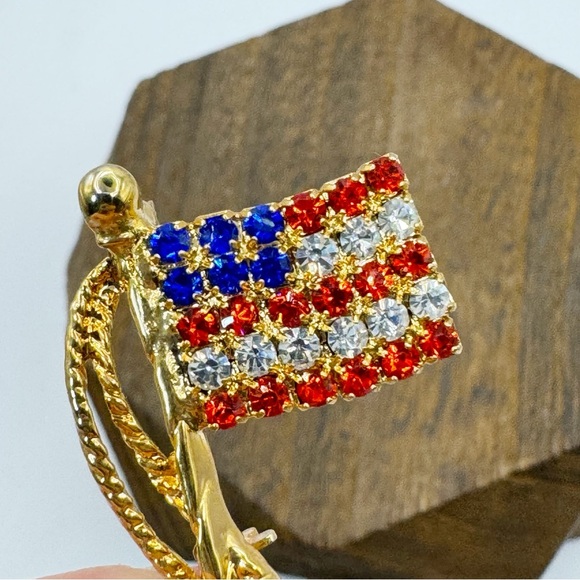 Sparkly rhinestone American flag small pin brooch lapel tie tack patriotic - Picture 2 of 7
